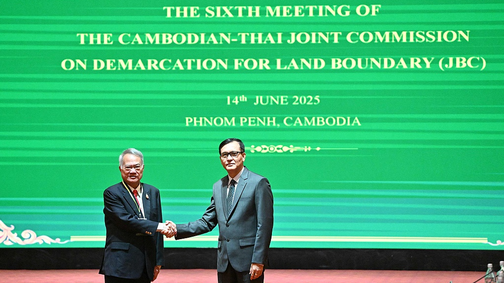 Cambodia's Minister in Charge of the State Secretariat of Border Affairs Lam Chea (R) shakes hands with Thai Advisor to the Ministry of Foreign Affairs Prasas Prasasvinitchai (L) during the sixth meeting of the Cambodian-Thai Joint Commission on Demarcation for Land Boundary (JBC) in Phnom Penh on June 14, 2025. /VCG